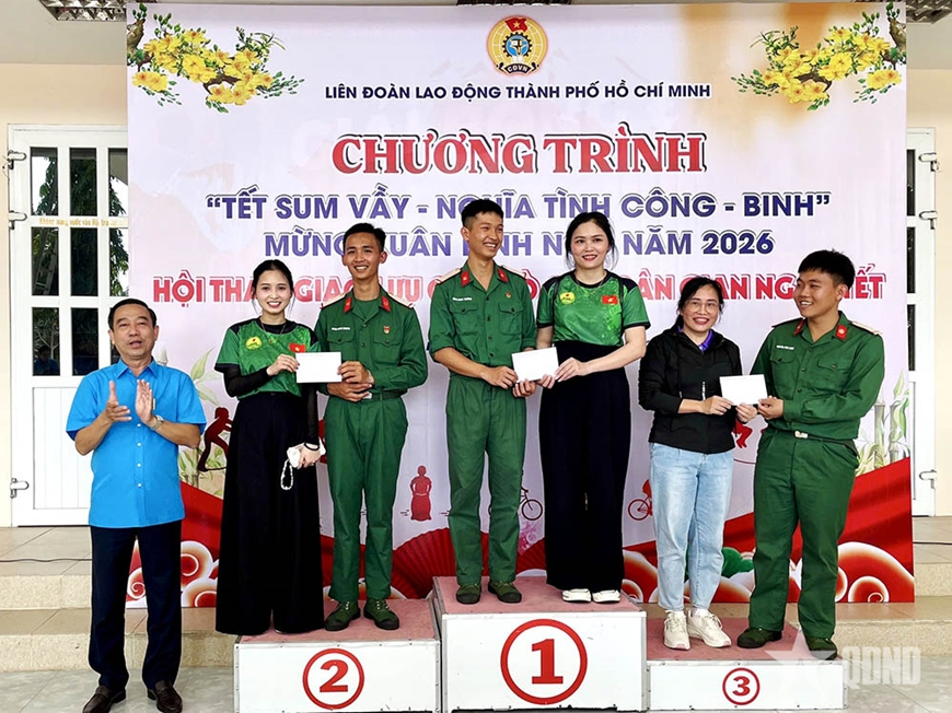 Ho Chi Minh City delegation brings Tet atmosphere to Con Dao Special Zone
